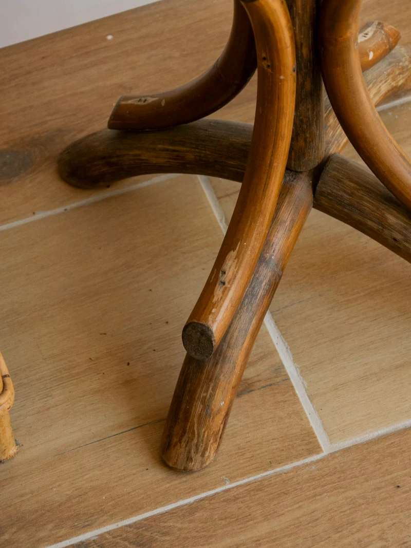 Ariel, le porte-plante tressé en bois foncé N°549