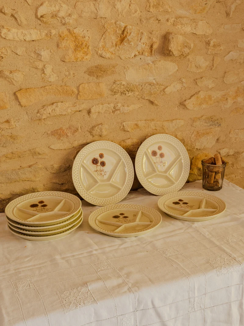 Antoinette, le lot de 8 assiettes en grès N°342