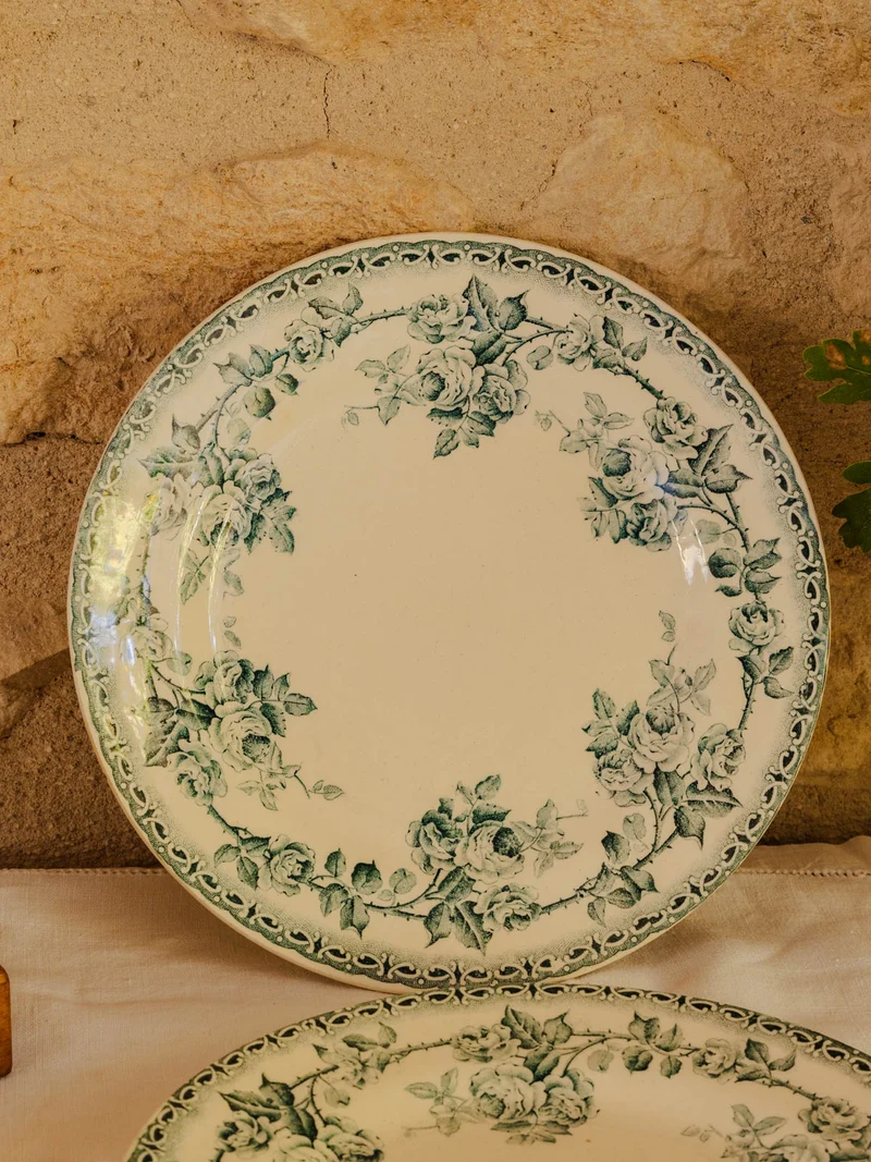 Antoinette, la paire d'assiettes en terre de fer N°338