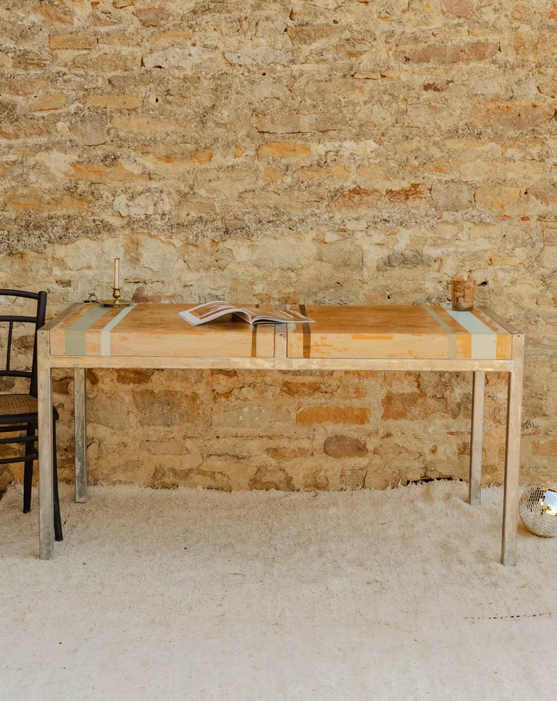 Romy, la table à manger en métal et bois N°1513