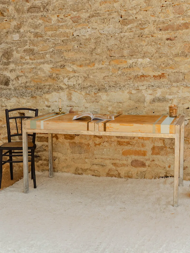 Romy, la table à manger en métal et bois N°1513