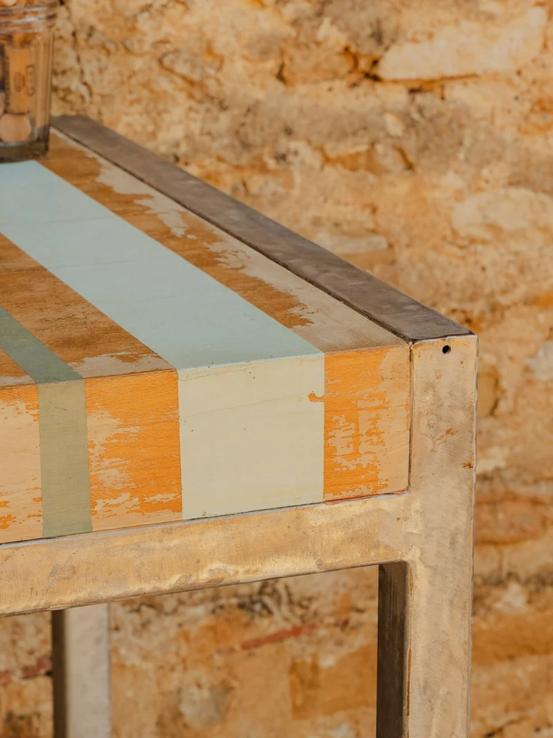Romy, la table à manger en métal et bois N°1513