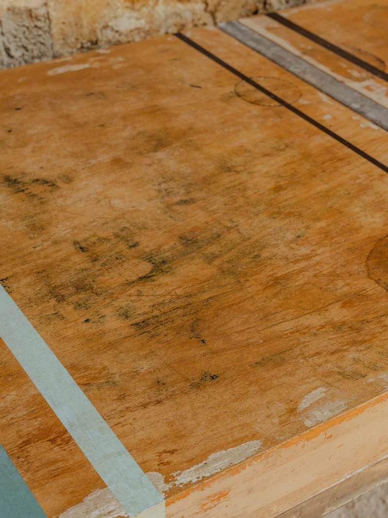 Romy, la table à manger en métal et bois N°1513