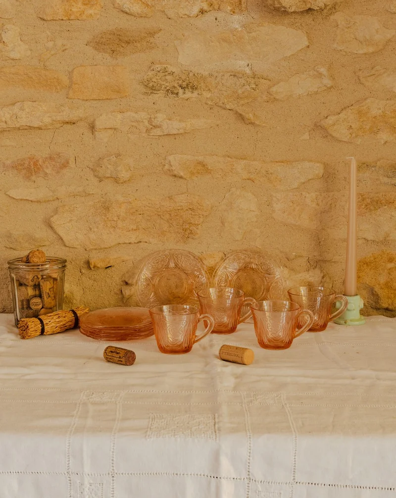 Léandre, le lot de 4 tasses et 6 assiettes en rosaline N°213