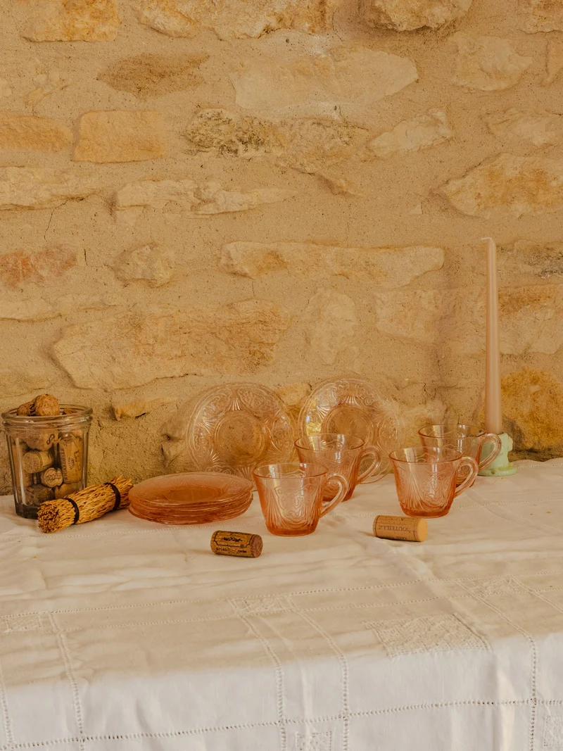 Léandre, le lot de 4 tasses et 6 assiettes en rosaline N°213