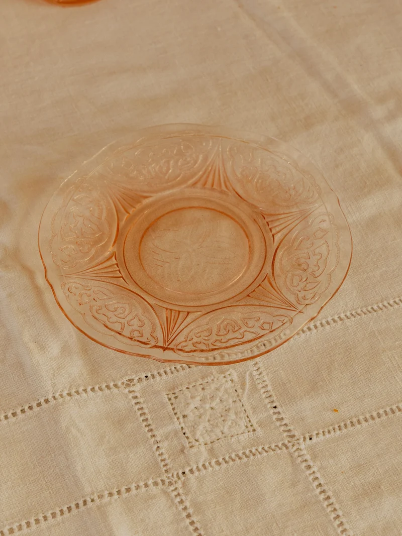 Léandre, le lot de 4 tasses et 6 assiettes en rosaline N°213