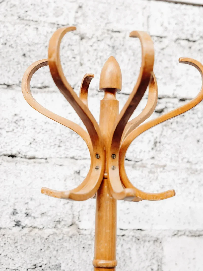 Max, le porte-manteau en bois N°33