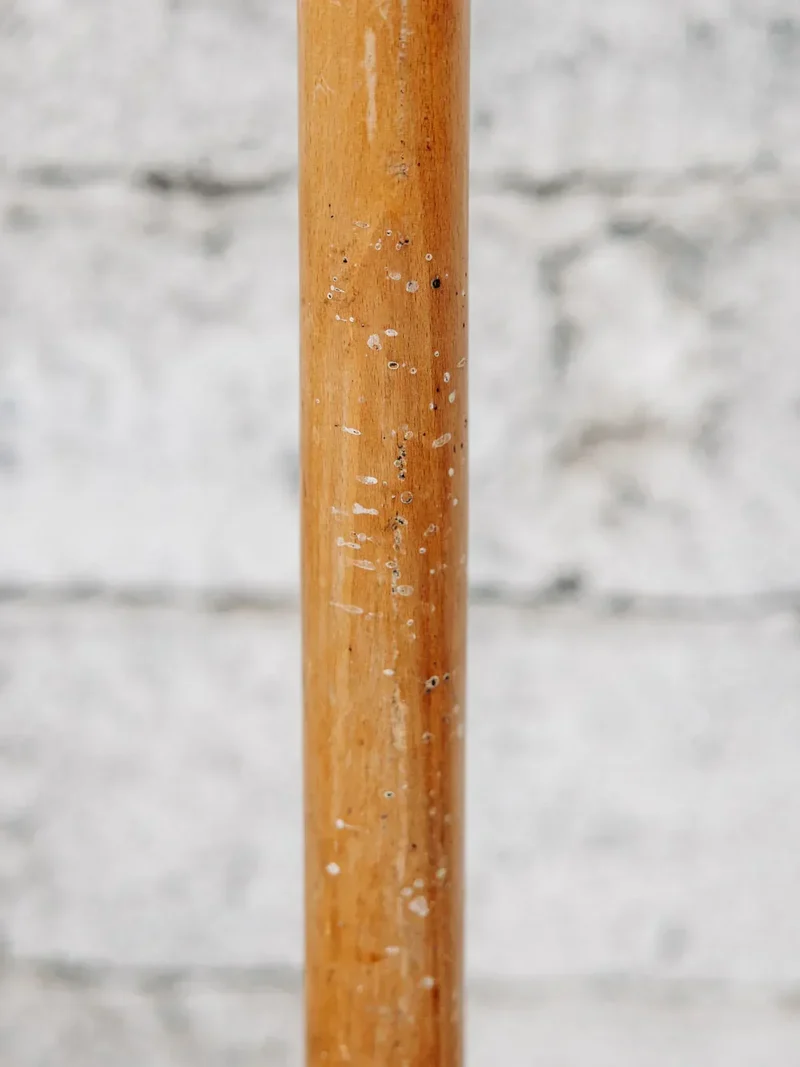 Max, le porte-manteau en bois N°33