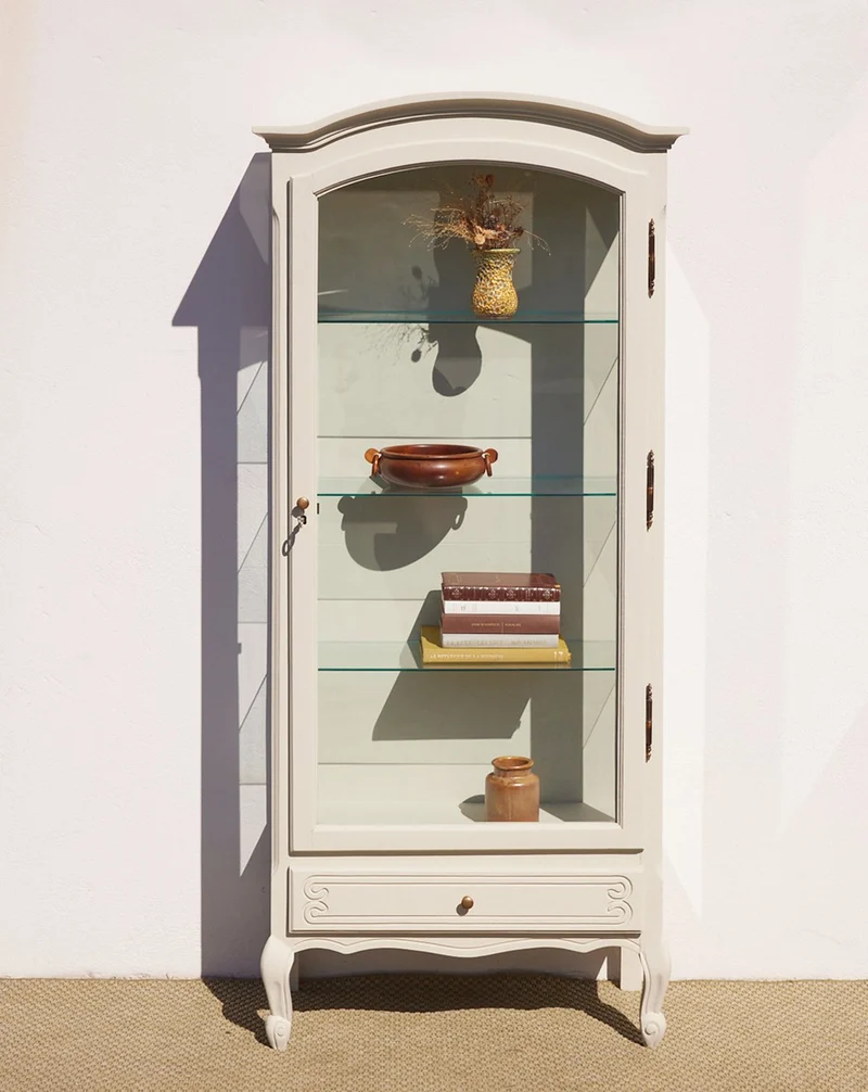 Victoria, la vitrine en bois vert clair N°1339