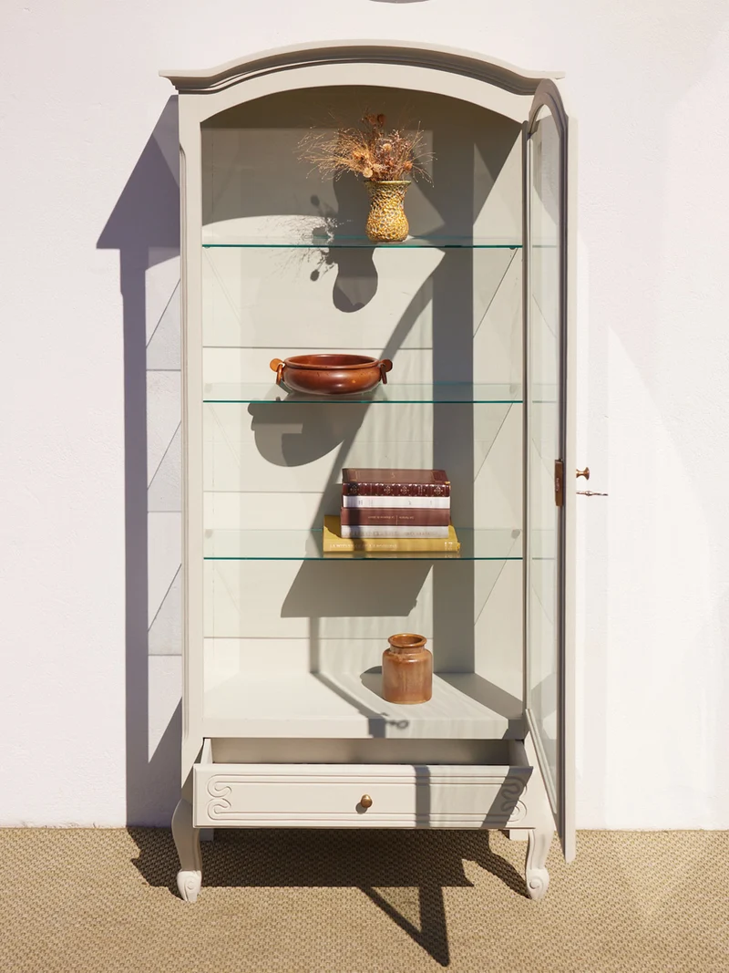 Victoria, la vitrine en bois vert clair N°1339