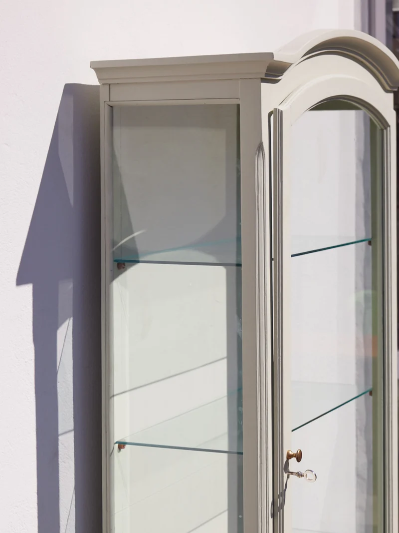 Victoria, la vitrine en bois vert clair N°1339