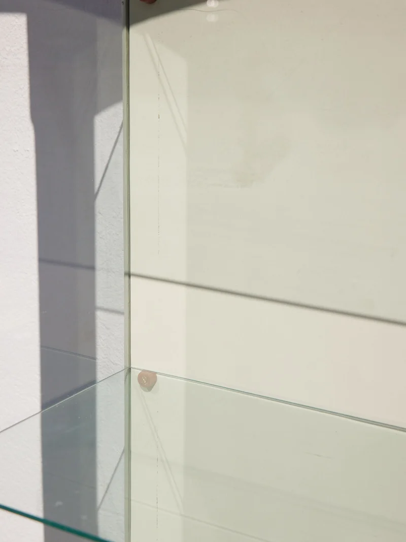 Victoria, la vitrine en bois vert clair N°1339