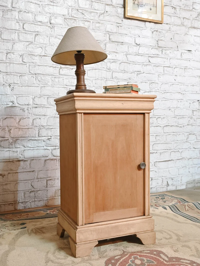 Odile, la table de chevet en merisier N°1533