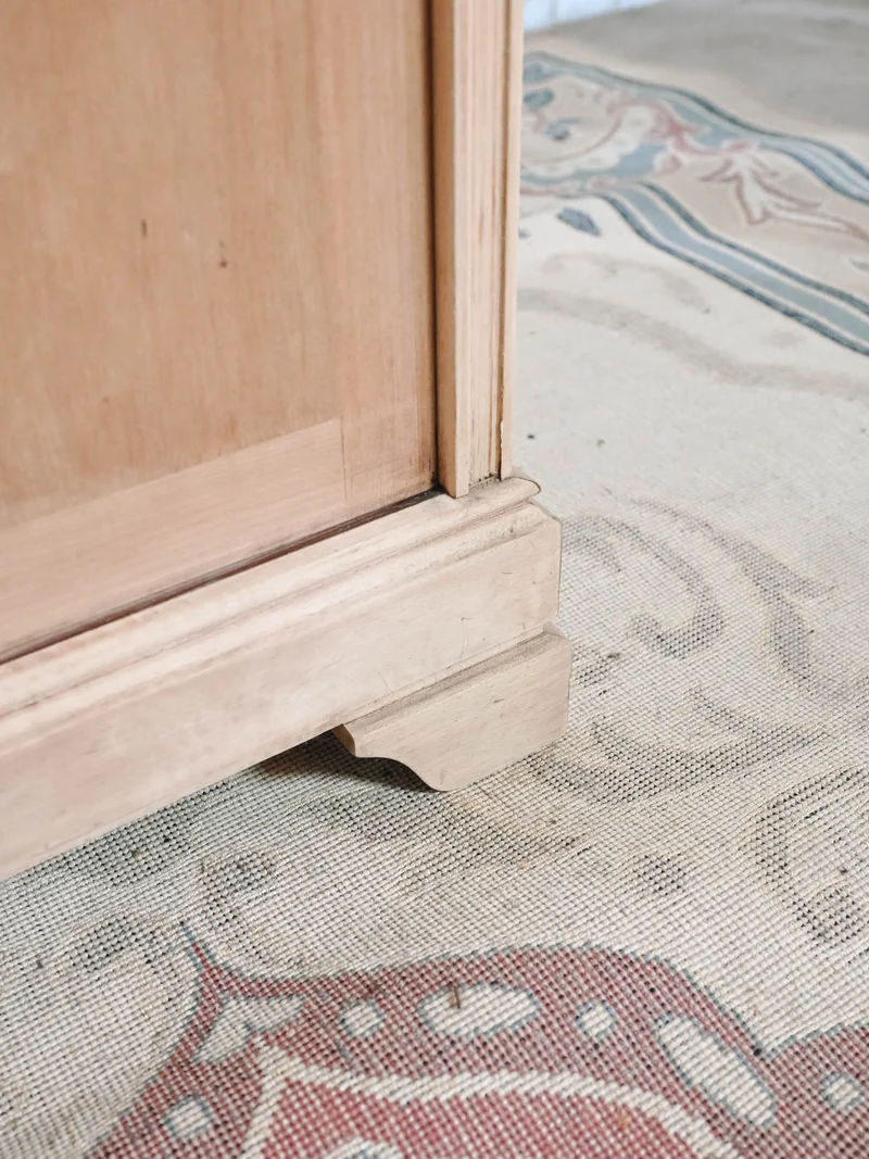 Odile, la table de chevet en merisier N°1533