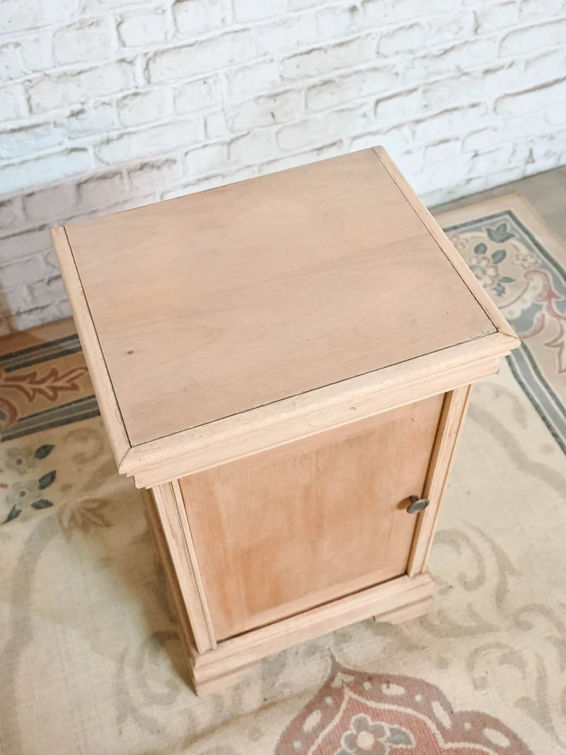 Odile, la table de chevet en merisier N°1533