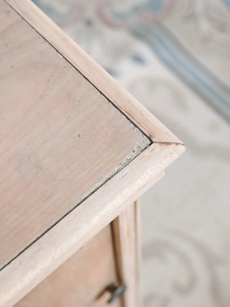Odile, la table de chevet en merisier N°1533