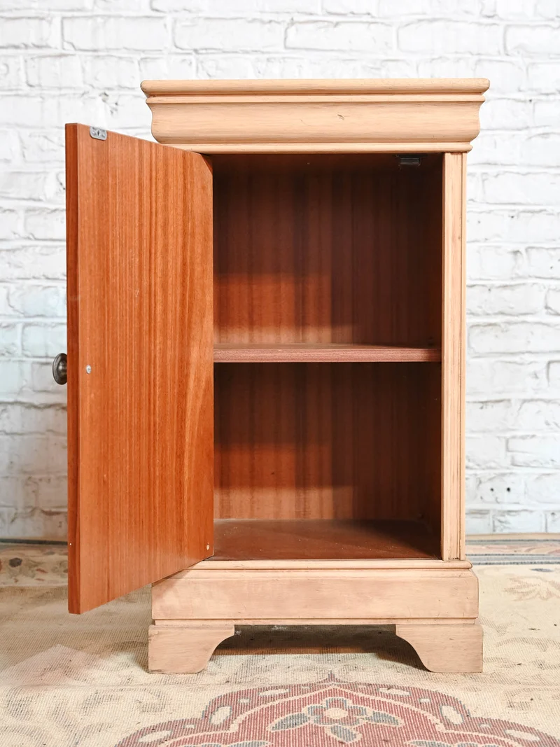 Odile, la table de chevet en merisier N°1533