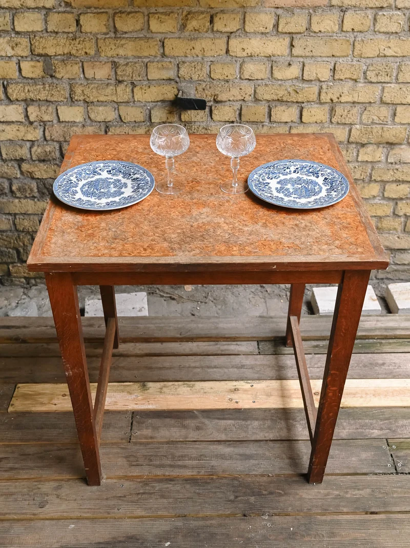 Francine, la table d'appoint en bois N°1540