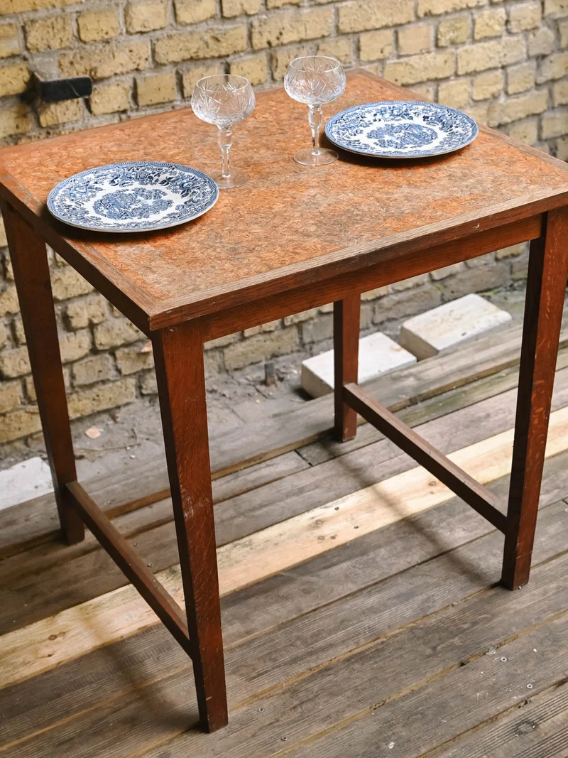 Francine, la table d'appoint en bois N°1540