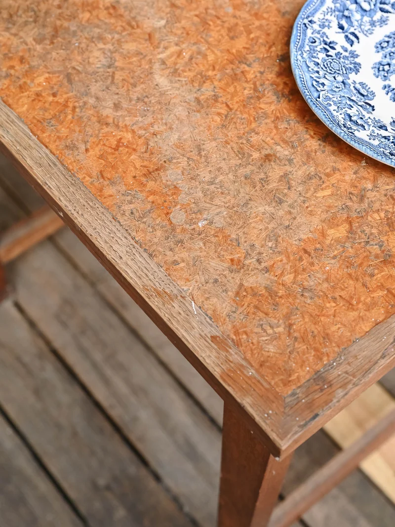 Francine, la table d'appoint en bois N°1540