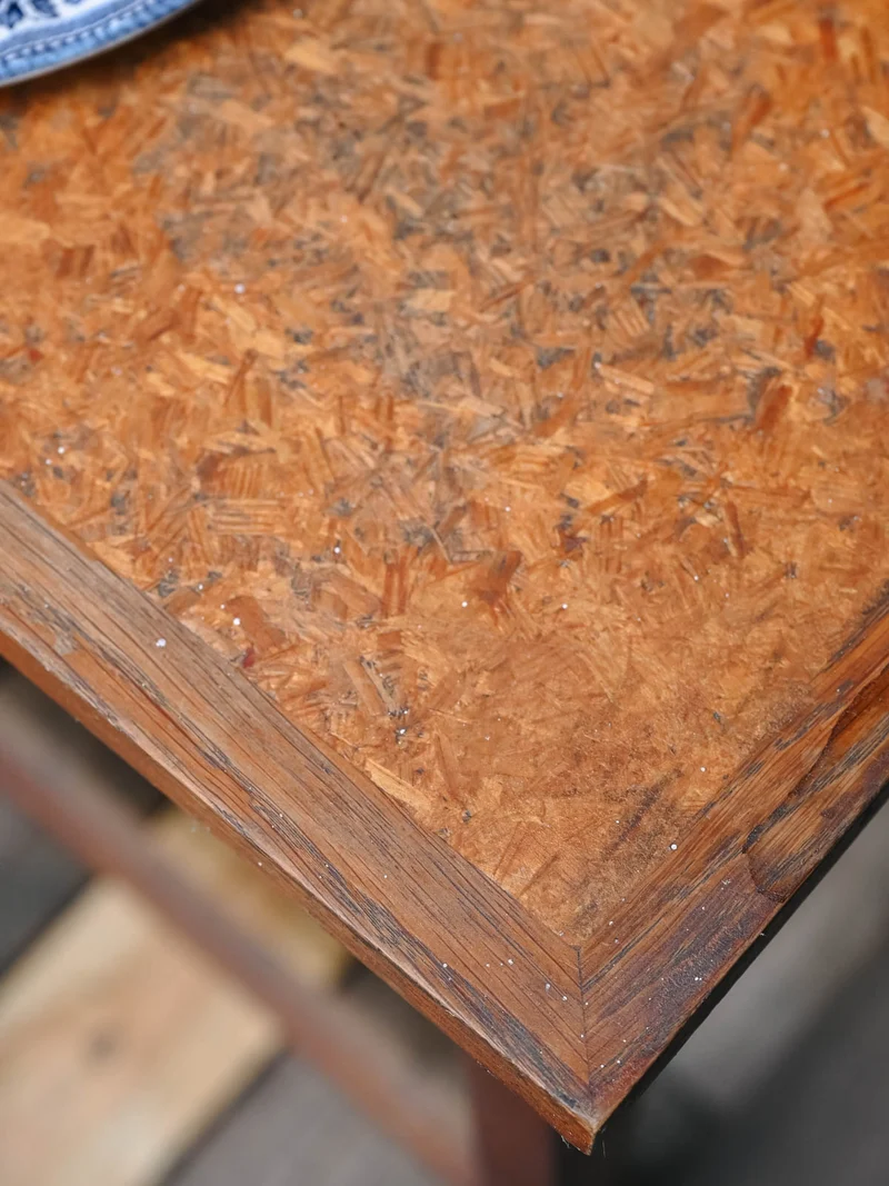 Francine, la table d'appoint en bois N°1540