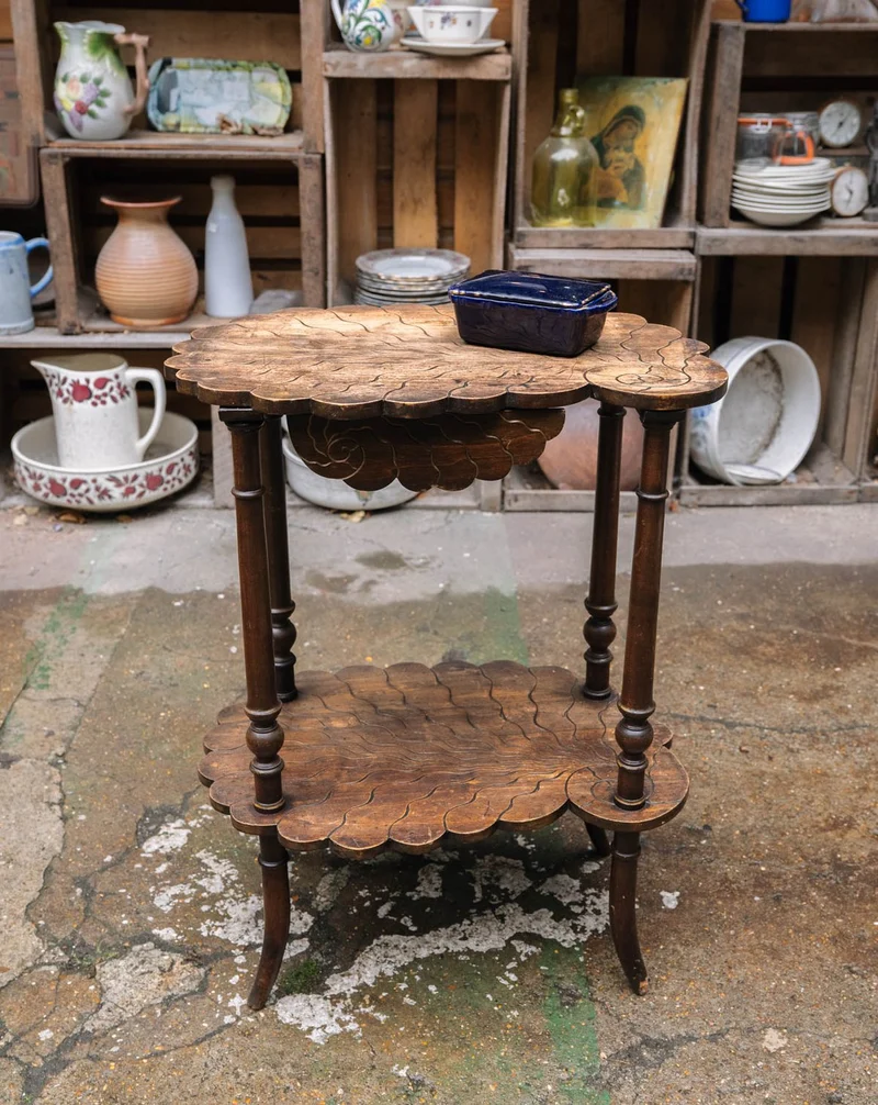 Francine, la table d'appoint style nautile N°1502