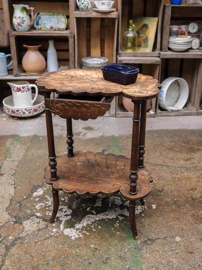 Francine, la table d'appoint style nautile N°1502