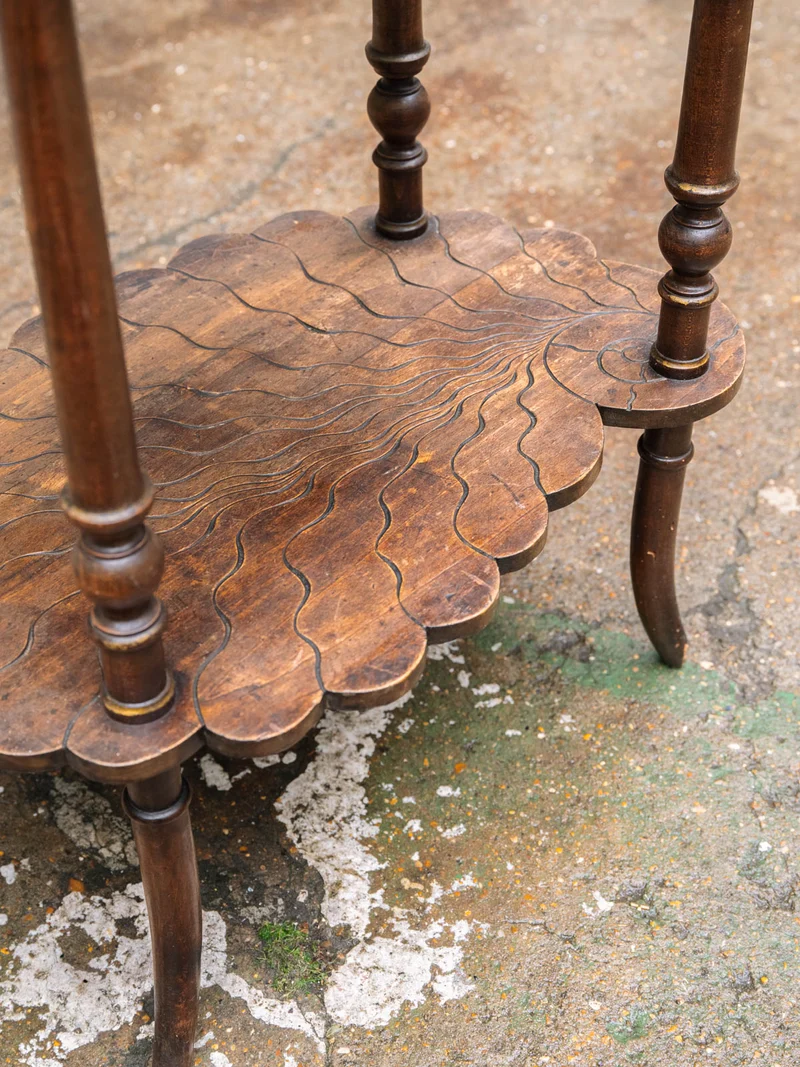 Francine, la table d'appoint style nautile N°1502
