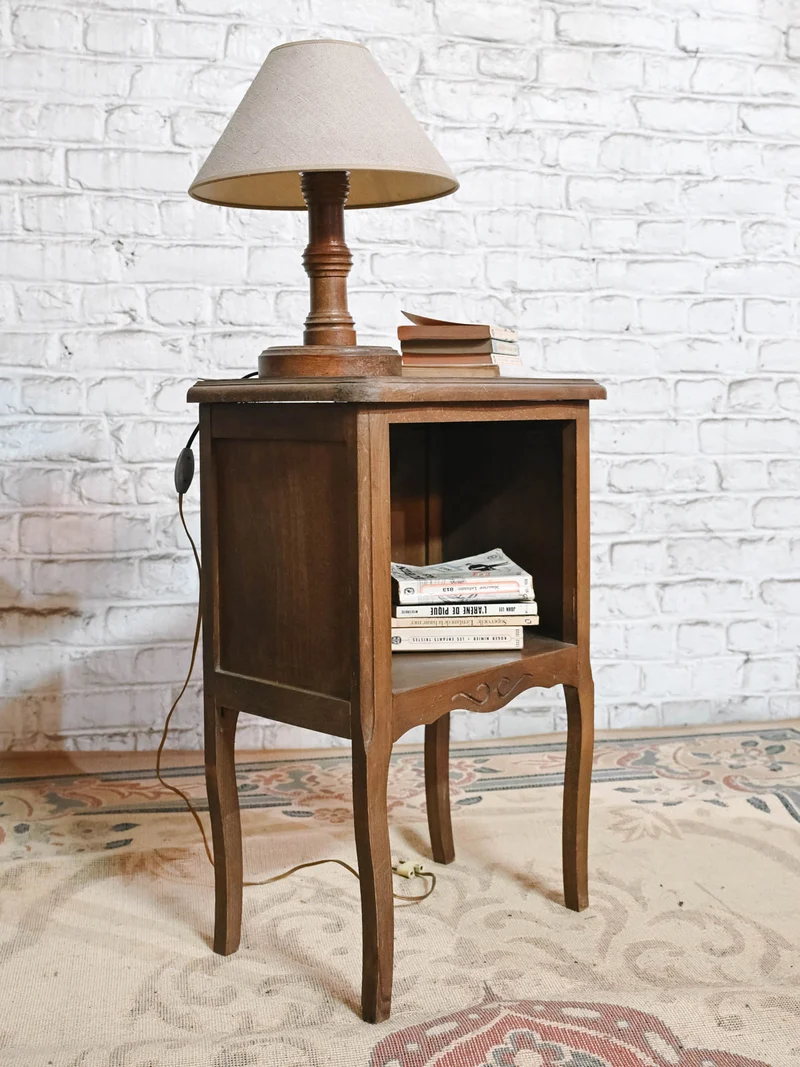 Odile, la table de chevet en bois massif N°1532