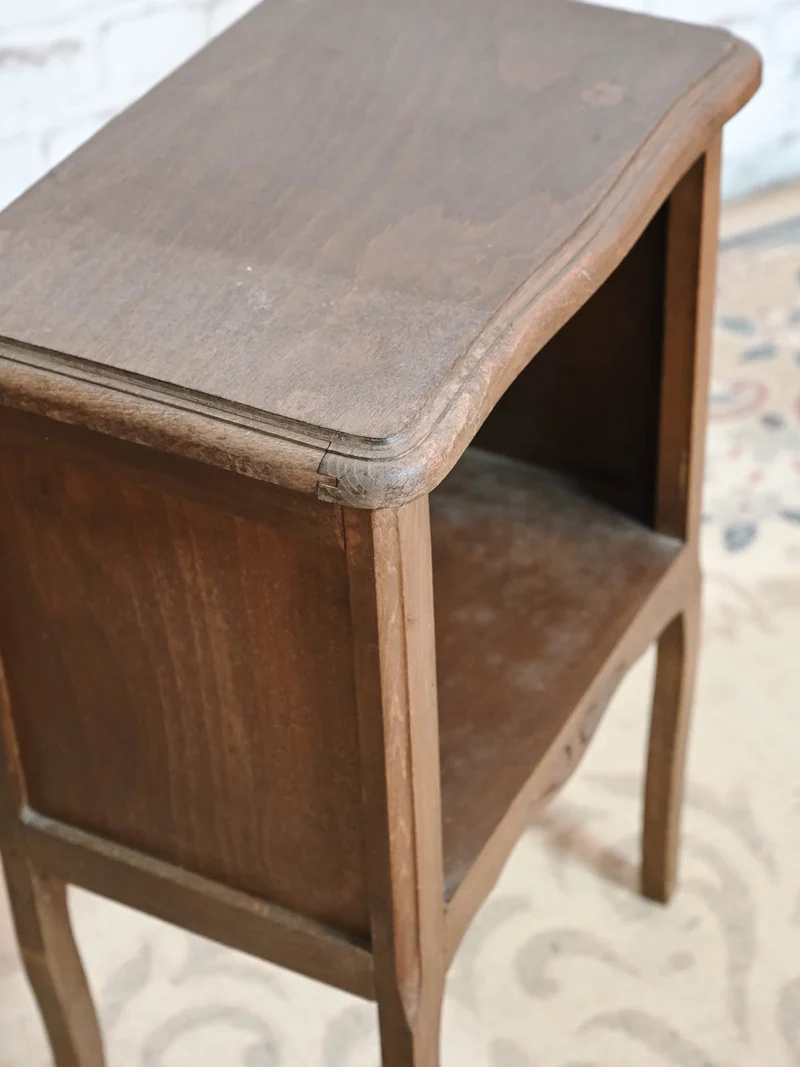 Odile, la table de chevet en bois massif N°1532