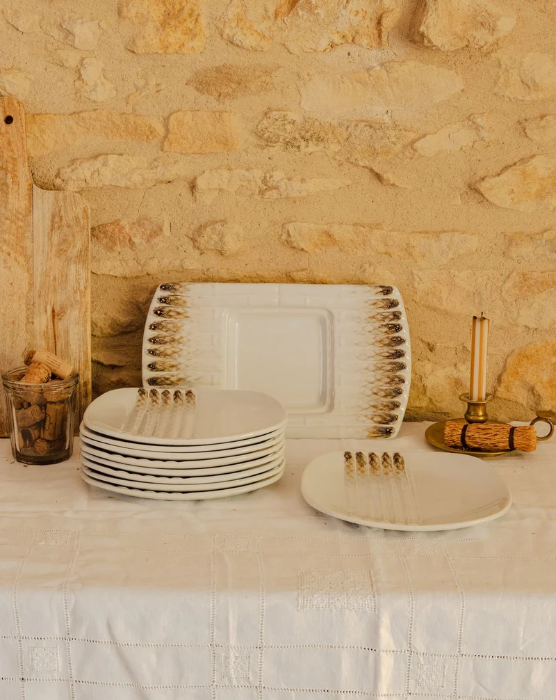 Nestor, le lot de 9 assiettes et plat en faïence N°764