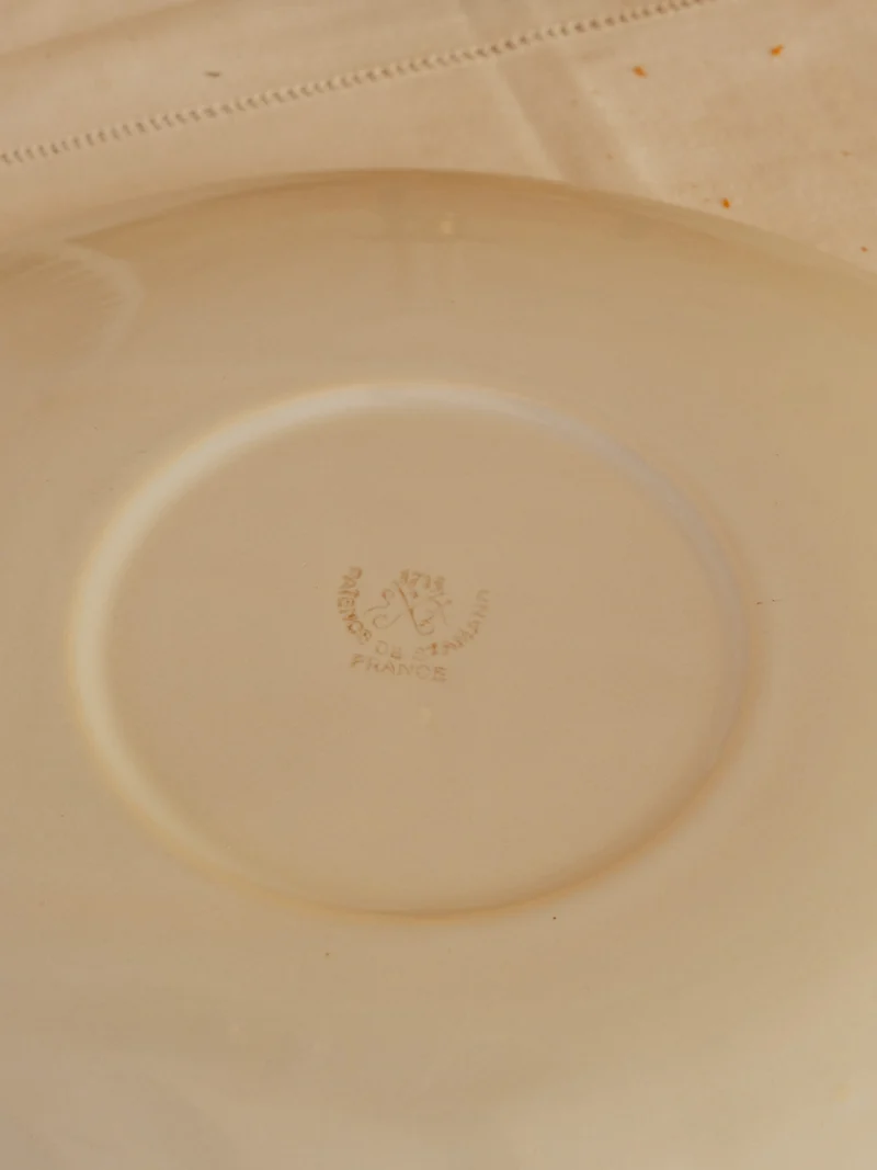 Nestor, le lot de 9 assiettes et plat en faïence N°764