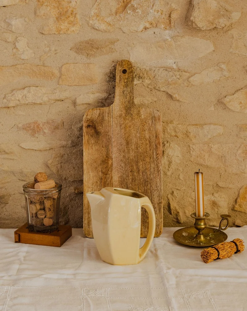 Gabrielle, la carafe en faïence beige N°168