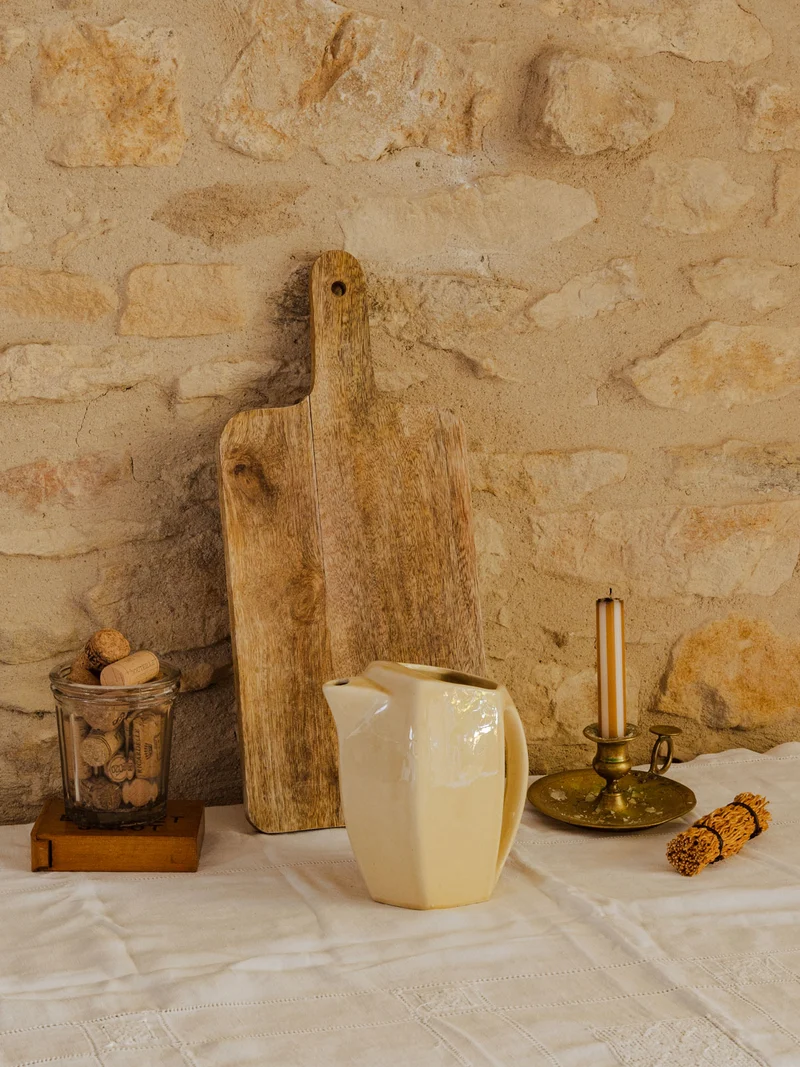 Gabrielle, la carafe en faïence beige N°168