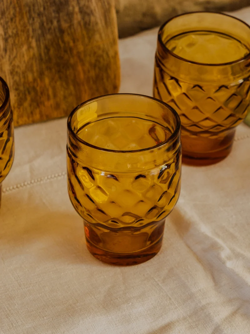 Eugène, le lot de 4 verres en verre jaune N°246
