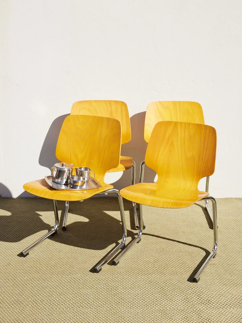 Alma, le lot de 4 chaises en bois N°1929