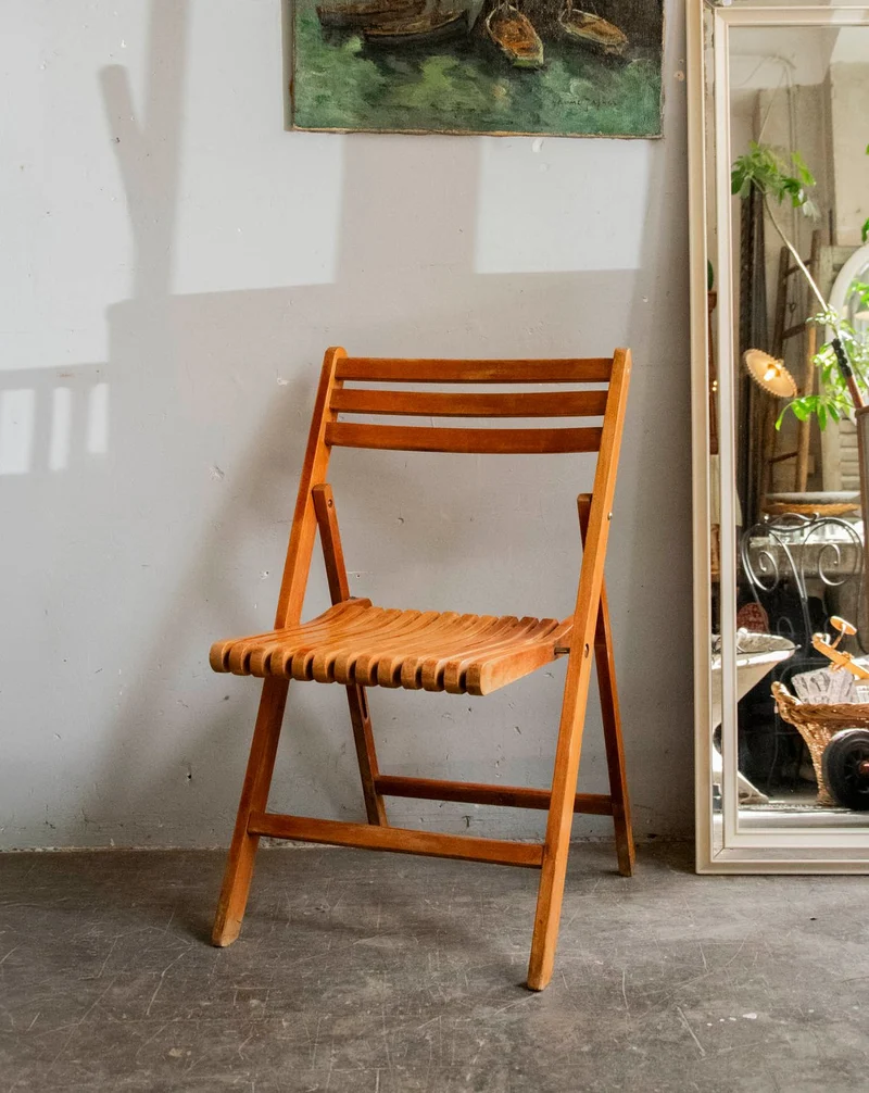 Alma, la chaise pliante en bois clair N°1925