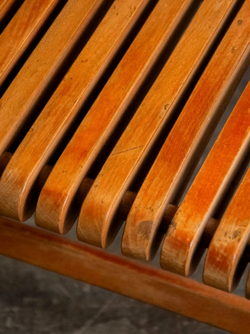 Alma, la chaise pliante en bois clair N°1925