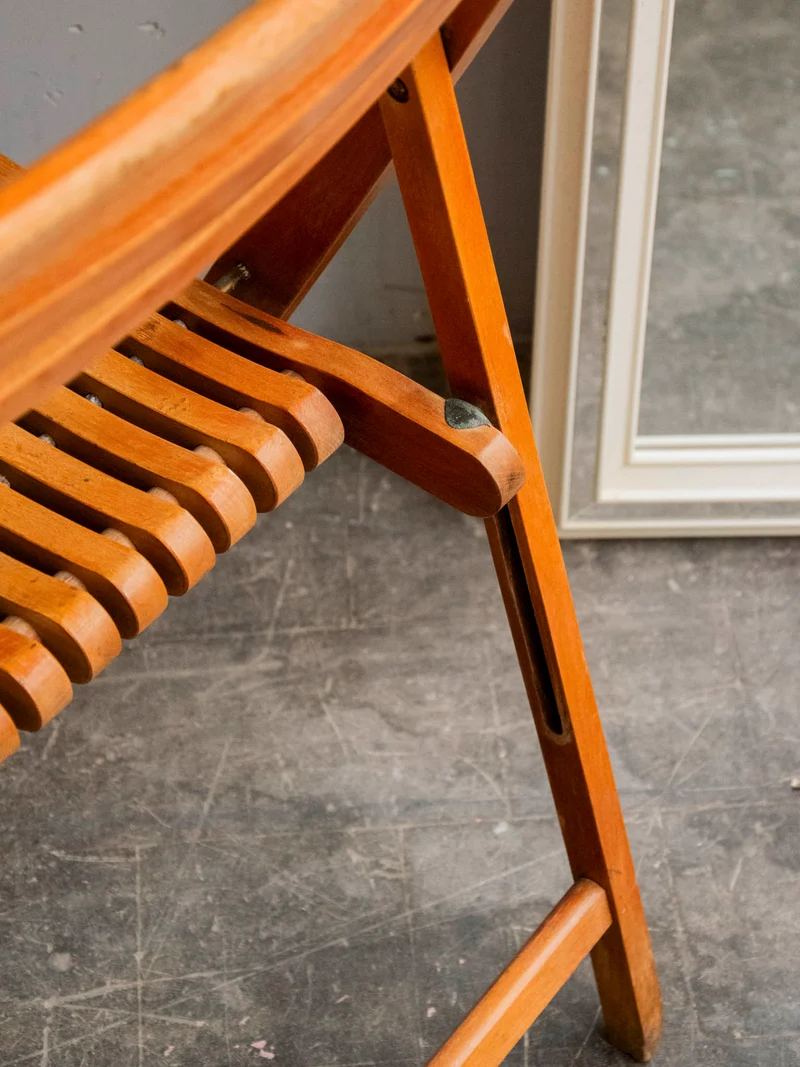 Alma, la chaise pliante en bois clair N°1925