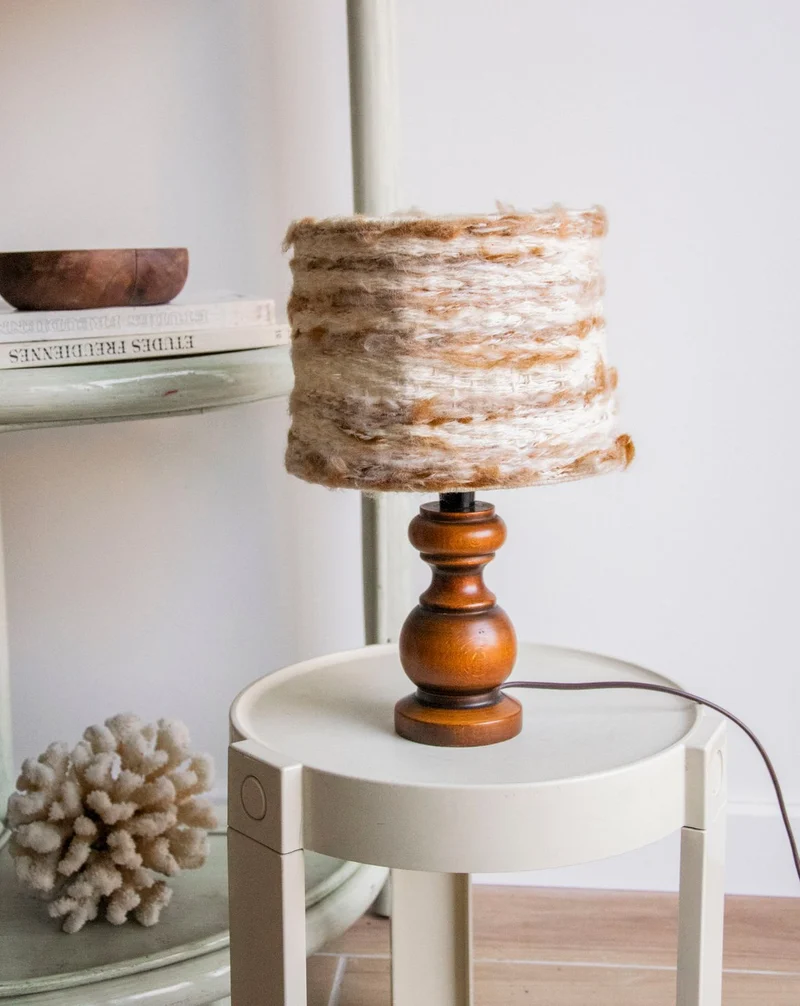 Colette, la lampe en laine et bois tourné N°459