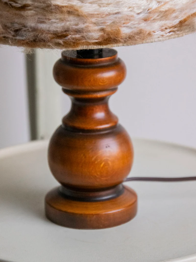 Colette, la lampe en laine et bois tourné N°459