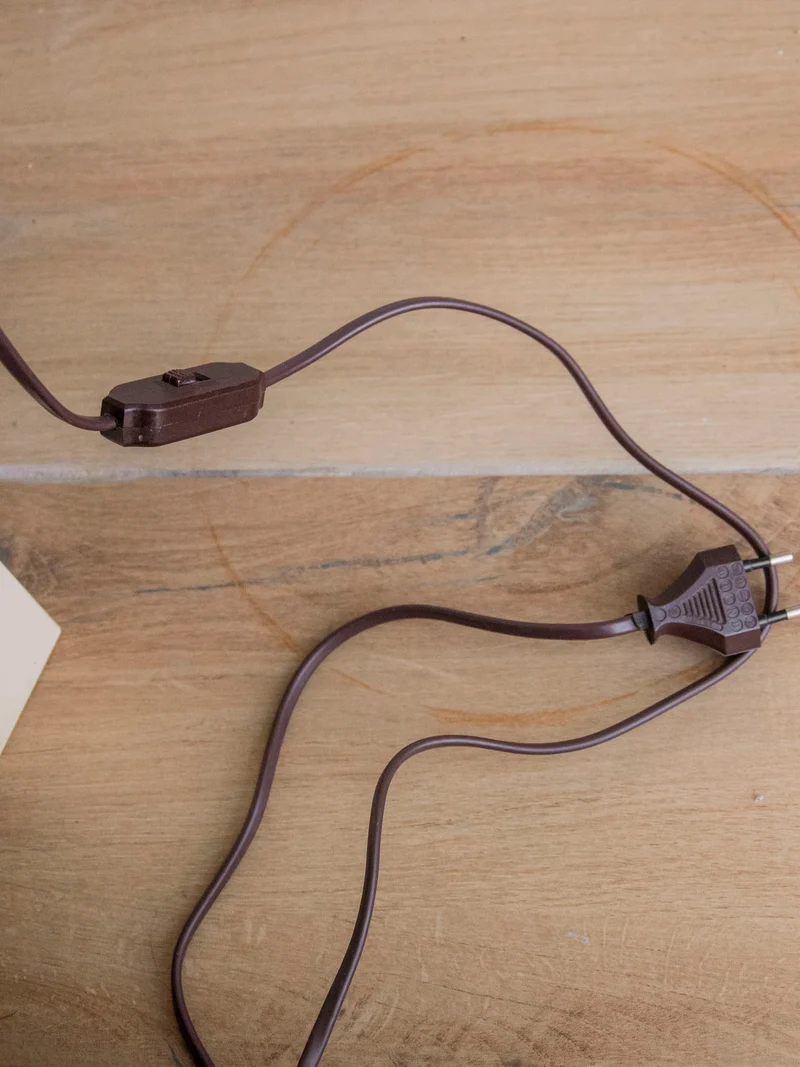 Colette, la lampe en laine et bois tourné N°459
