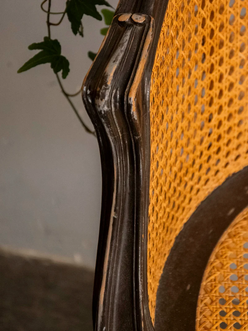 Ernest, le fauteuil ancien en cannage N°1583