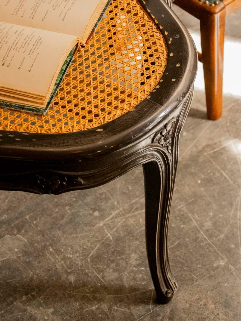 Ernest, le fauteuil ancien en cannage N°1583