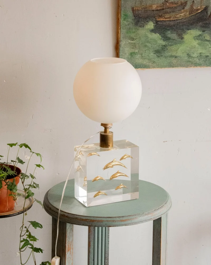 Suzanne, la lampe aux dauphins sculptés N°642