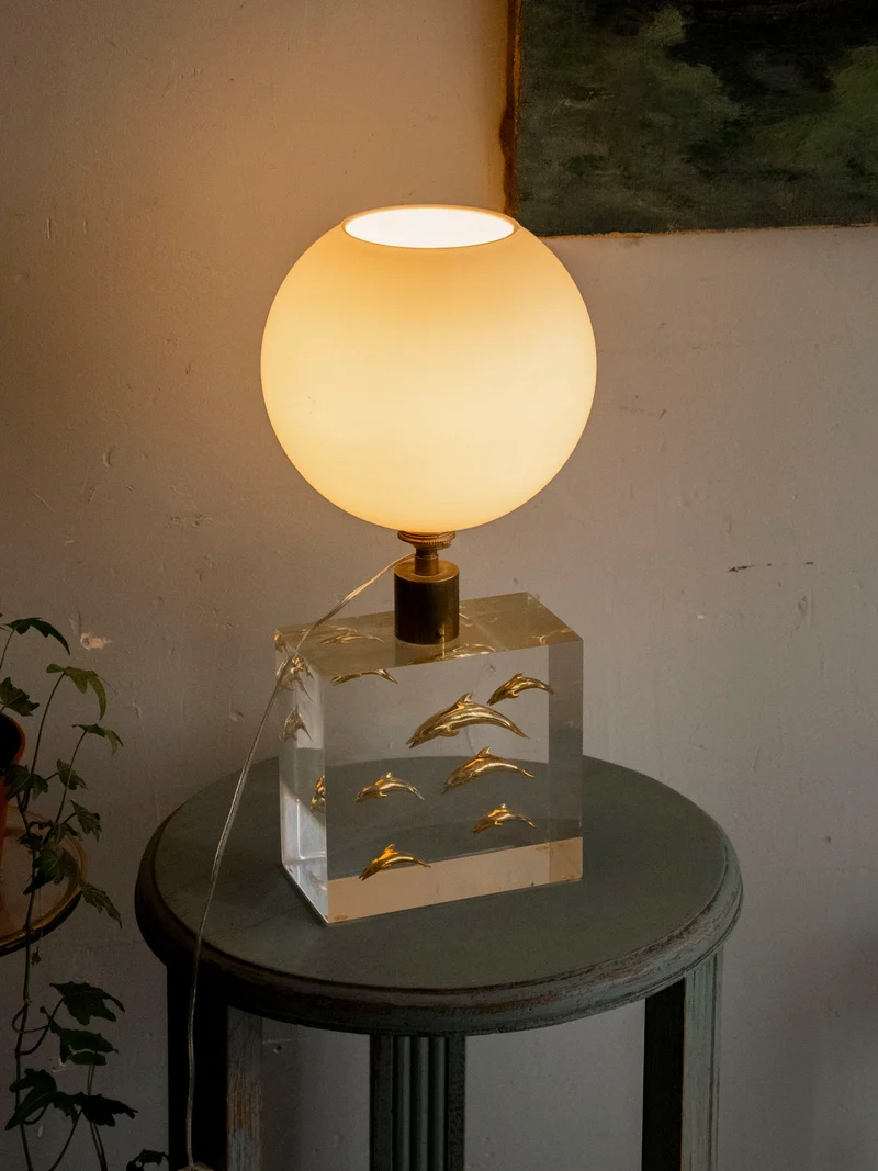 Suzanne, la lampe aux dauphins sculptés N°642