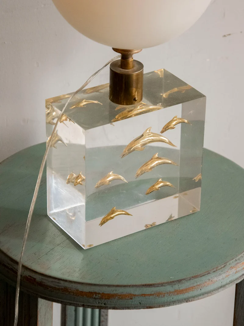 Suzanne, la lampe aux dauphins sculptés N°642