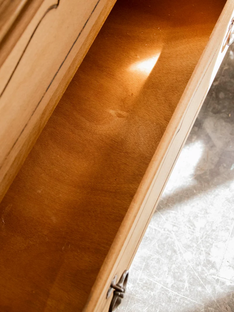 Garance, la commode élégante en bois brut N°744