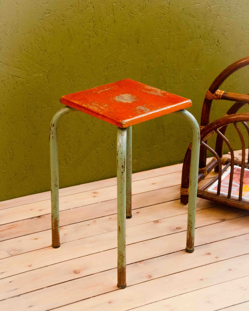 Regis, le tabouret en métal et bois N°1540