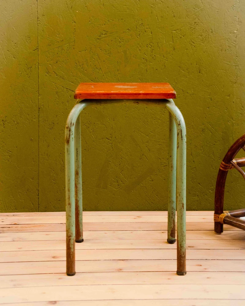 Regis, le tabouret en métal et bois N°1540